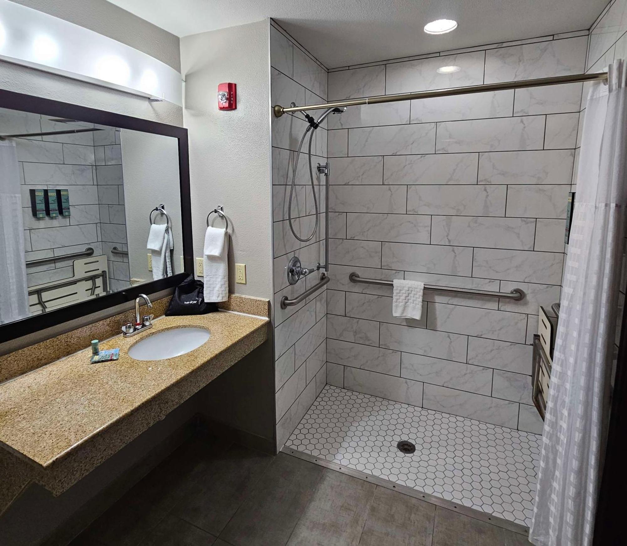 Best Western Eastland Екстериор снимка
